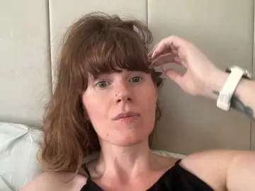 Bongacams Sex Cam of REDHEADROSIE