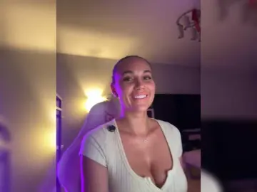 Bongacams Nude Webcam of QWEENII