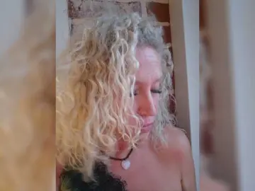 Bongacams Watch Live Sex Cams of MoonKitten