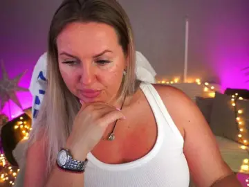 Bongacams Adult Webcam of KiraCandyS