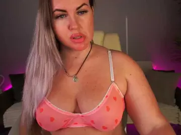 Bongacams Adult Video Chat of KiraCandyS