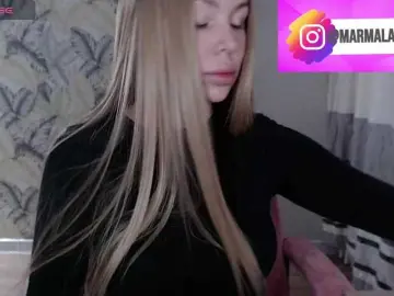 Bongacams Watch Live Sex Cams of Foxymoxy19