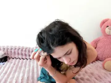 Bongacams Free Porn Cam of Honeykrisspussy