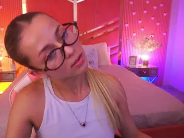 Bongacams Nude Webcam of LoveeDove