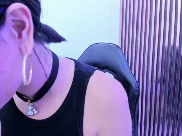 Bongacams Free Live Porn of crystalstonee1
