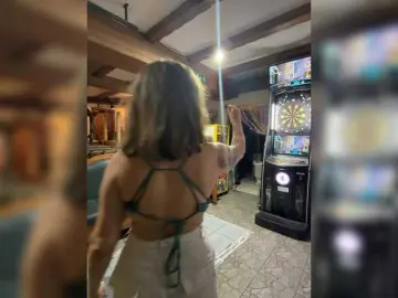 Bongacams Watch Live Sex Cams of BigTwiXXX