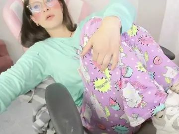 Bongacams Watch Live Sex Cams of ZooeyBelair