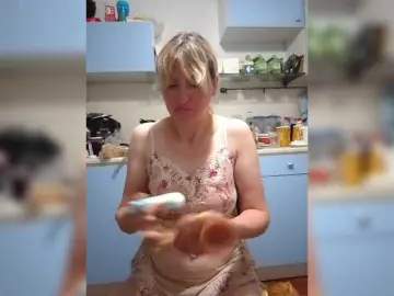 Dildoing sex chat