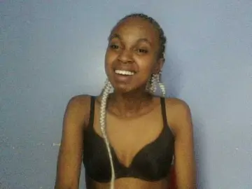 Bongacams Live Sex Cam of Curvypetite