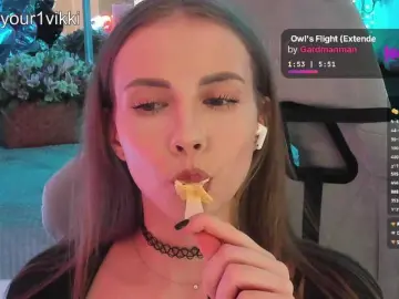 Bongacams Adult Webcam of -VikkiL0vesCheese-