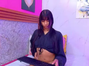 Bongacams Nude Webcam of littleeemiily