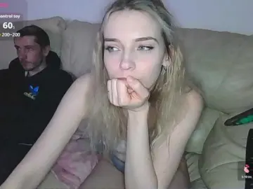 Bongacams Watch Live Sex Cams of Almondmilka