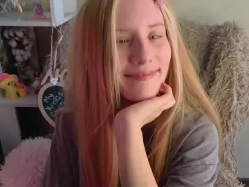 Bongacams Live Sex Cam of plushsara
