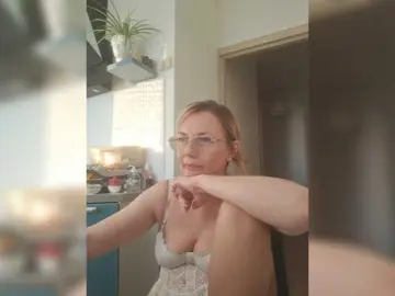 Bongacams Watch Live Sex Cams of ShiningMILF