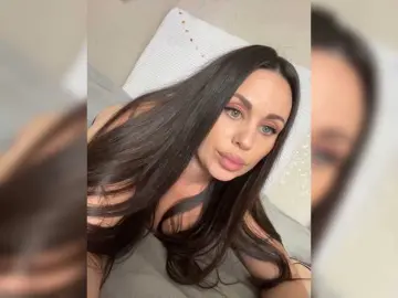 Bongacams Nude Webcam of -Hennessy-