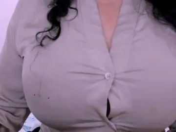 Bongacams Free Porn Cam of latinvalery