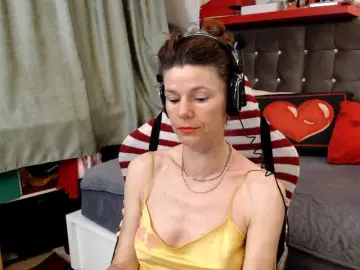Bongacams Free Live Porn of kellysurfing