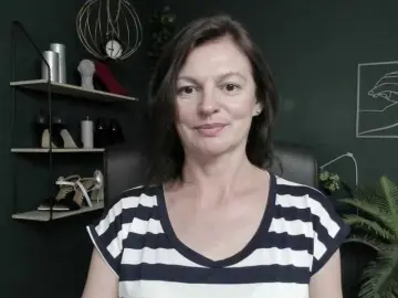 Bongacams Watch Live Sex Cams of mrsVivian