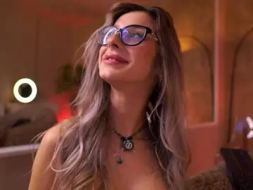 Bongacams Live Sex Cam of MaddieBryggs