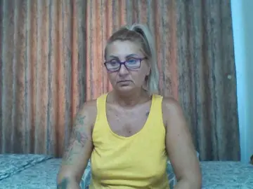 Bongacams Watch Live Sex Cams of chaudeevely