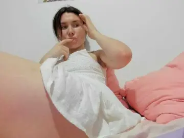 Bongacams Nude Webcam of ZoiKissy