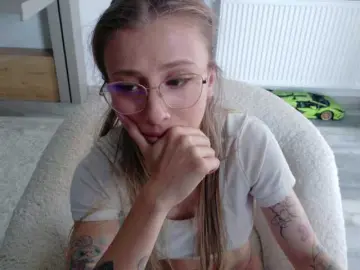 Bongacams Watch Live Sex Cams of DiddySweet1