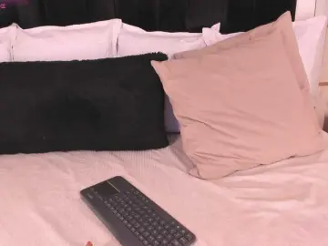 Bongacams Watch Live Sex Cams of CrystalRose1
