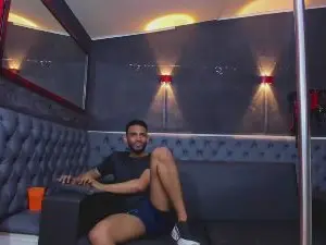 Cam4 Watch Live Sex Cams of dominic_max1