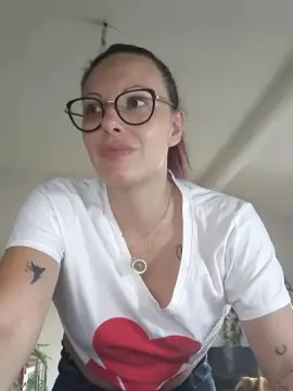Cam4 Free Live Porn of cerise132