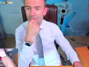Cam4 Live Sex of HenryGarret