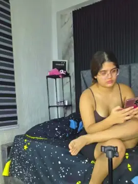 Cam4 Live Sex Cam of Maddyh