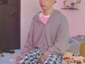 Cam4 Watch Live Sex Cams of cuddly_twink