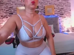 Cam4 Free Live Porn of Yeseniaa_25