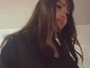 Cam4 Live Porn of LeannGuyott