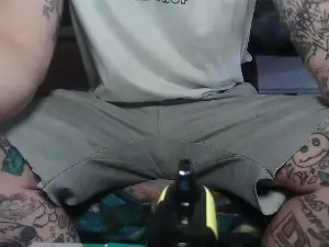 Cam4 Live Porn of MeBiggins69