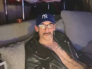 Cam4 Watch Live Sex Cams of GiovanniSummers