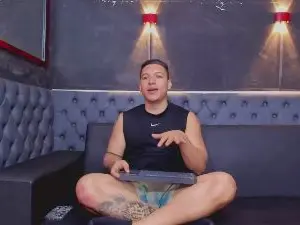 Cam4 Live Sex of lucassimonee