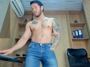 Cam4 Live Sex Cam of George_Diesell