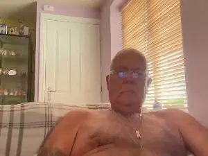 Cam4 Free Live Porn of The_helmet7