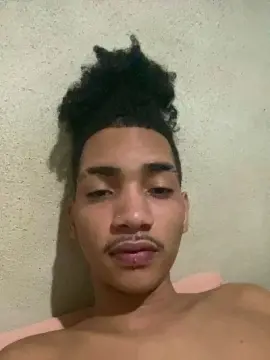 Cam4 Live Porn of Kauanovin