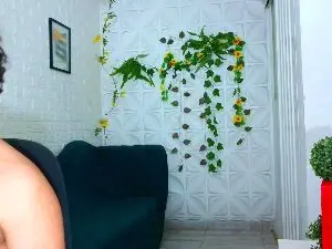 Cam4 Live Sex Cam of alexHCandy05