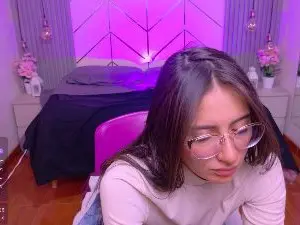 Cam4 Adult Video Chat of Alessiia_Moore