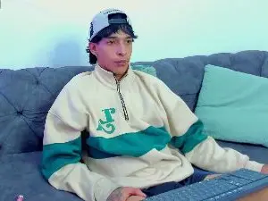 Cam4 Sex Cam of KroyWave
