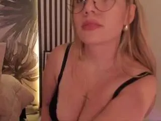 Camsoda Private Sex Chat of samaantha-white