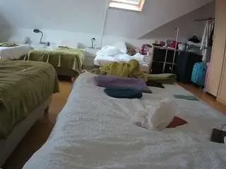 Camsoda Adult Webcam of voyeurcam-julmodels-bed-2