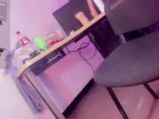 Camsoda Sex Cam of emeli-roushot