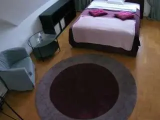 Camsoda Live Sex of voyeurcam-julmodels-whitebed-1