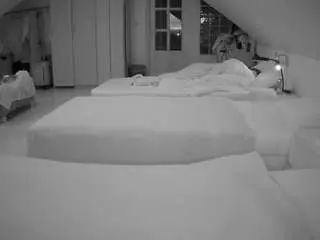 Camsoda Adult Webcams of voyeurcam-julmodels-bed-3