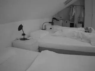 Camsoda Nude Webcam of voyeurcam-julmodels-bed-4