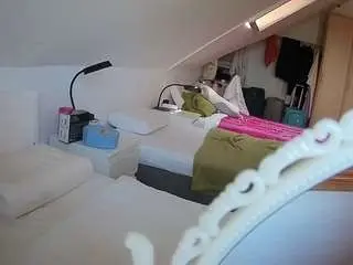 Camsoda Nude Webcam of voyeurcam-julmodels-bed-4